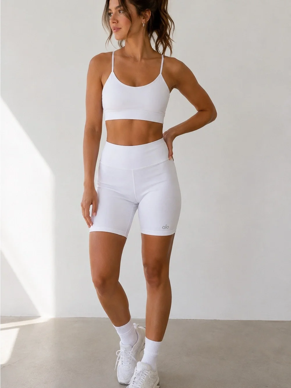 Alo Yoga White High-Waist Biker Shorts – Women’s XS